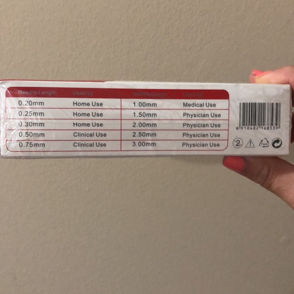 Medical grade Micro Needle Roller System - Picture 2 of 4